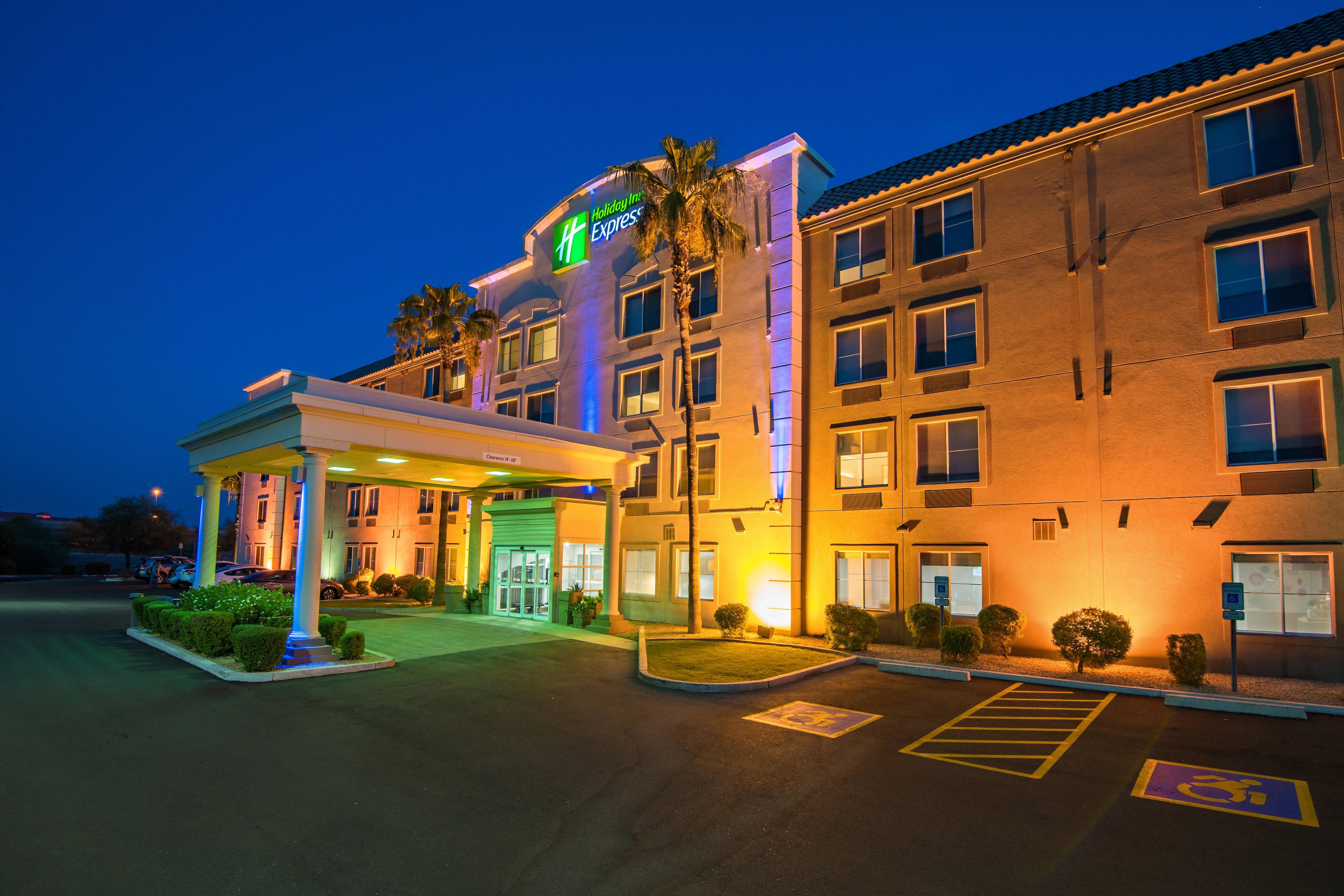 Holiday Inn Express Peoria North - Glendale By Ihg Exterior photo
