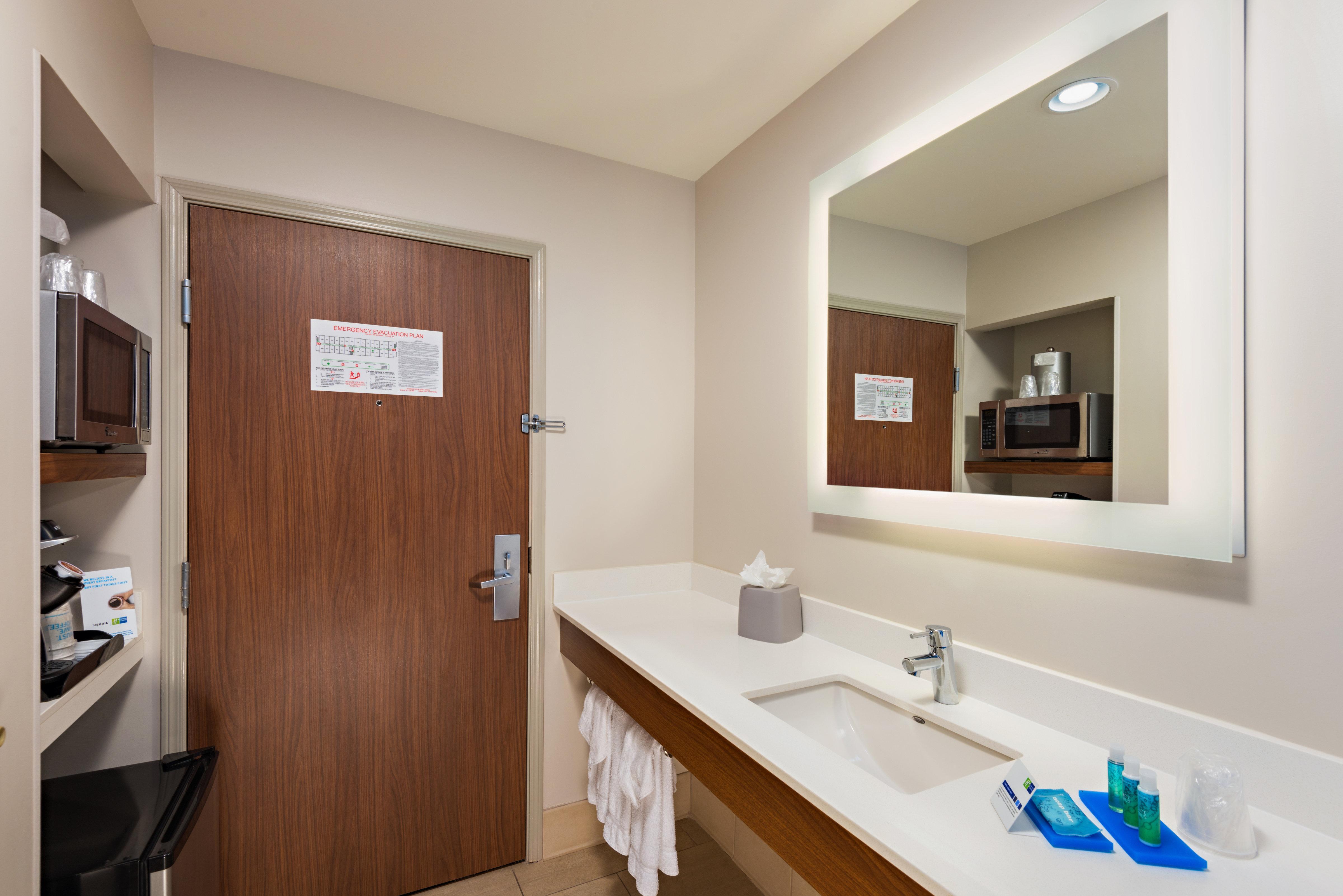 Holiday Inn Express Peoria North - Glendale By Ihg Exterior photo