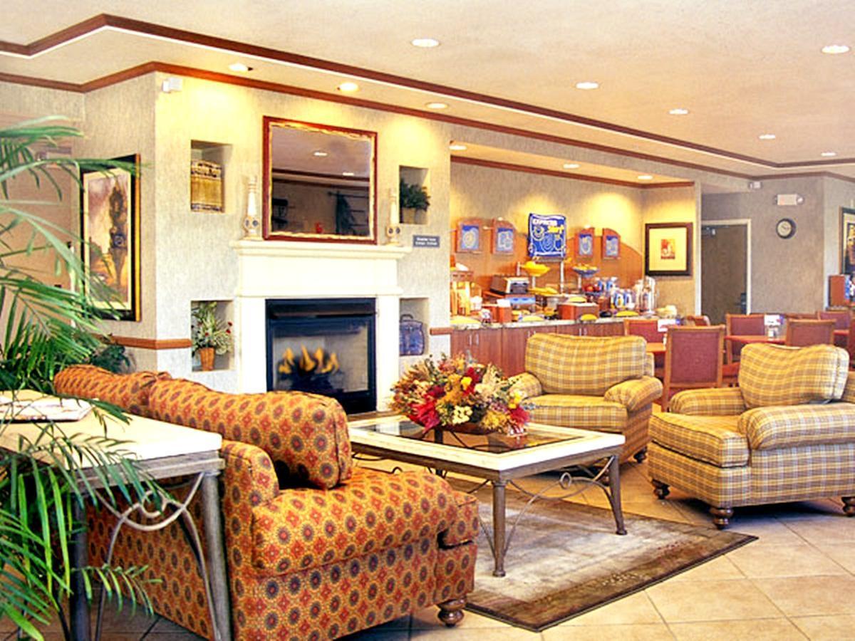 Holiday Inn Express Peoria North - Glendale By Ihg Exterior photo